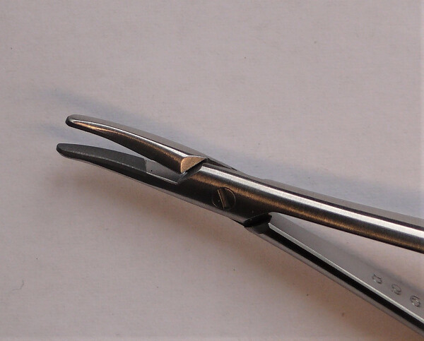 RU 5931-37 / Needle Holder Castroviejo, TC, Smo., Cvd. 18cm, 7"